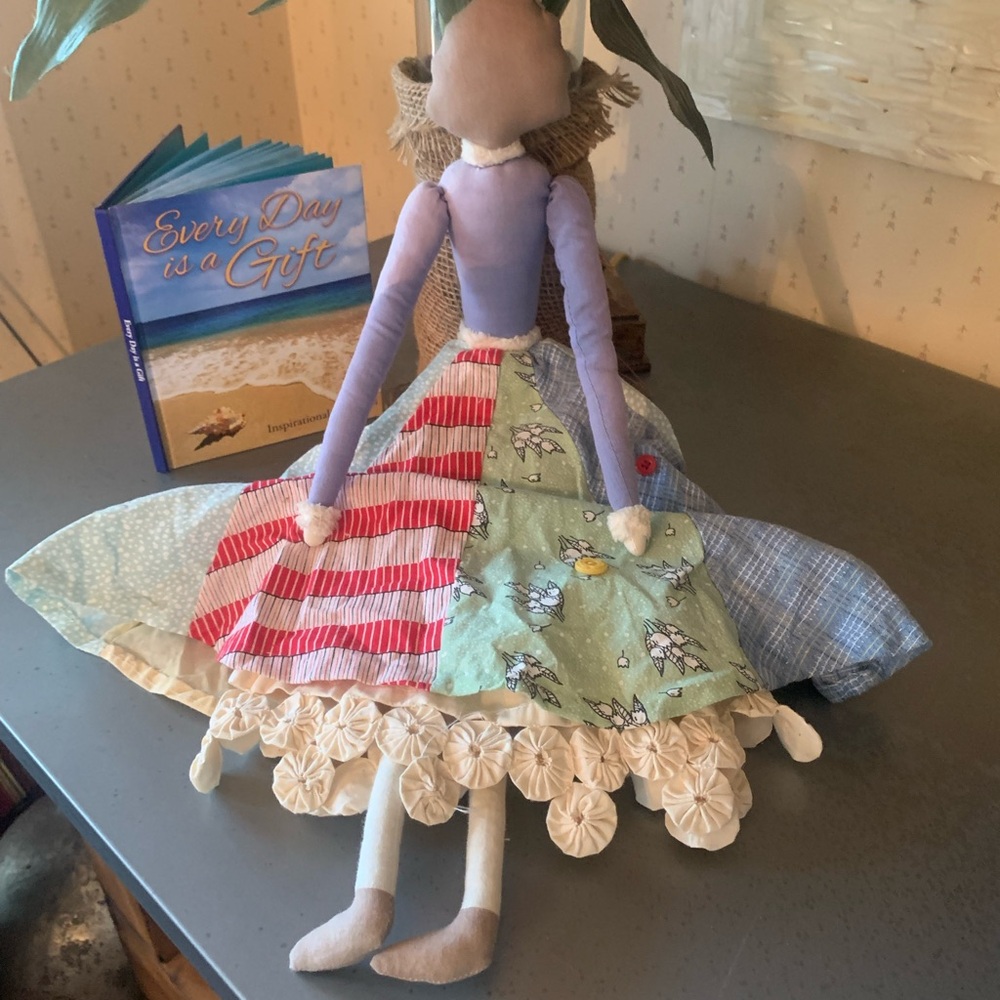 Tender Heart Treasures, CLOTH rag doll..2003. Doll is 21 inches tall. BEAUTIFUL. - Picture 4 of 11